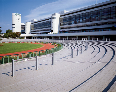 京都競馬場スタンド